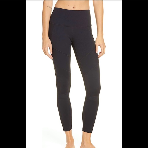 zelle yoga pants